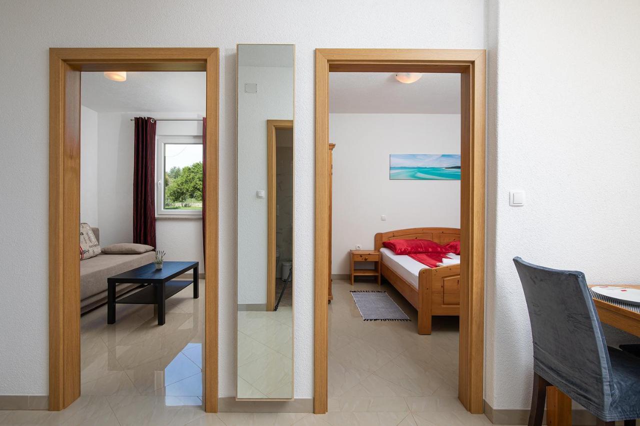 Apartmani Mirna Luka โปแมร์ ภายนอก รูปภาพ